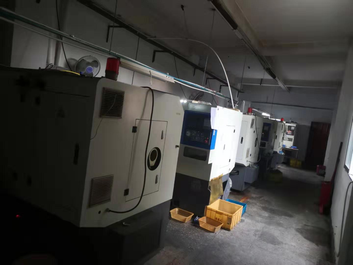 現(xiàn)在機(jī)器擺在一樓，總的有六~七臺(tái)機(jī)，六臺(tái)機(jī)是中山凱恩利機(jī)械的。其中36機(jī)5臺(tái)，46機(jī)1臺(tái)